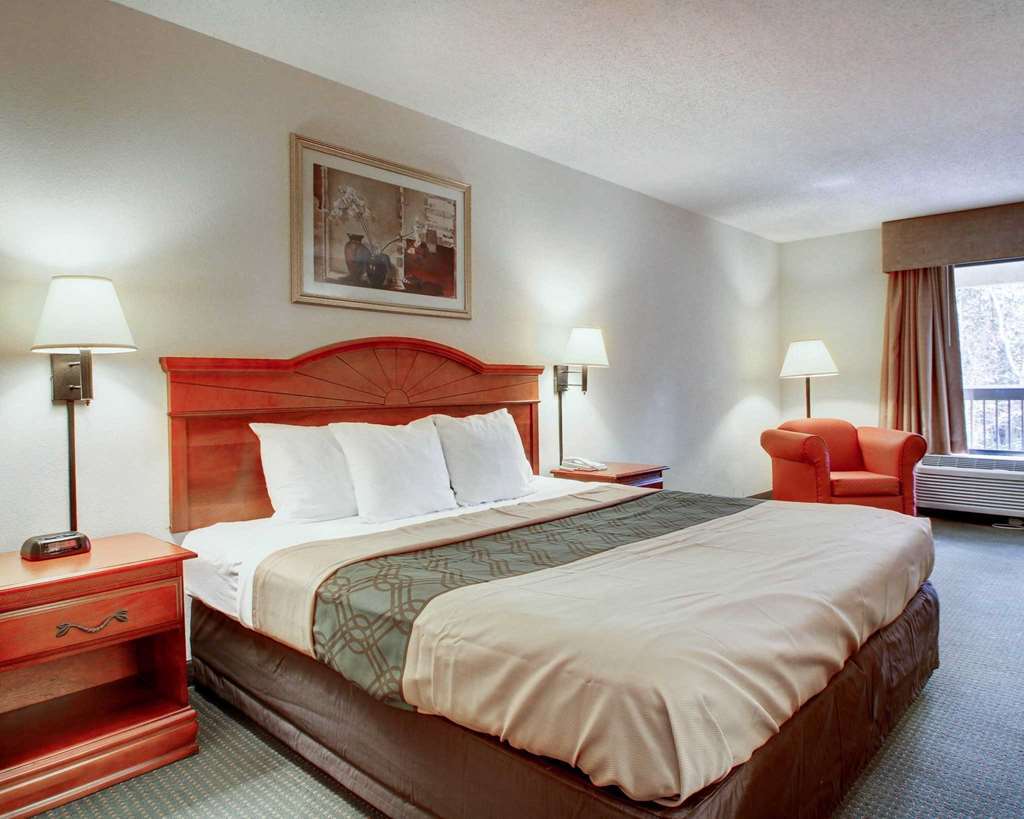 Econo Lodge Inn & Suites Gulfport Bilik gambar